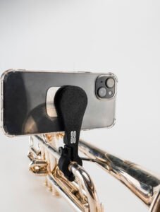 atril-de-trompeta-para-movil-negro